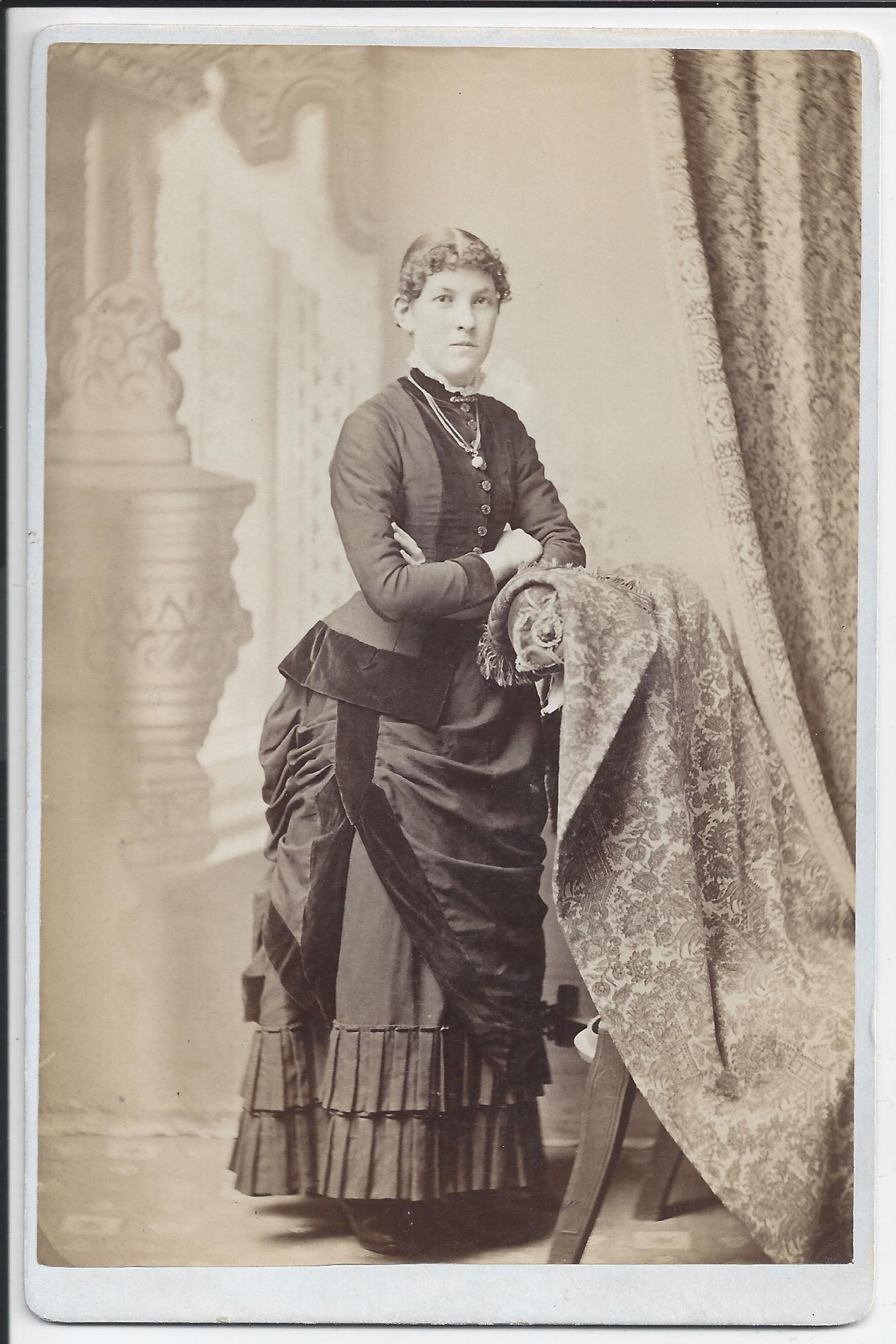Mccormick Cc Unidentwomanwbackdrop1880s Photo106front