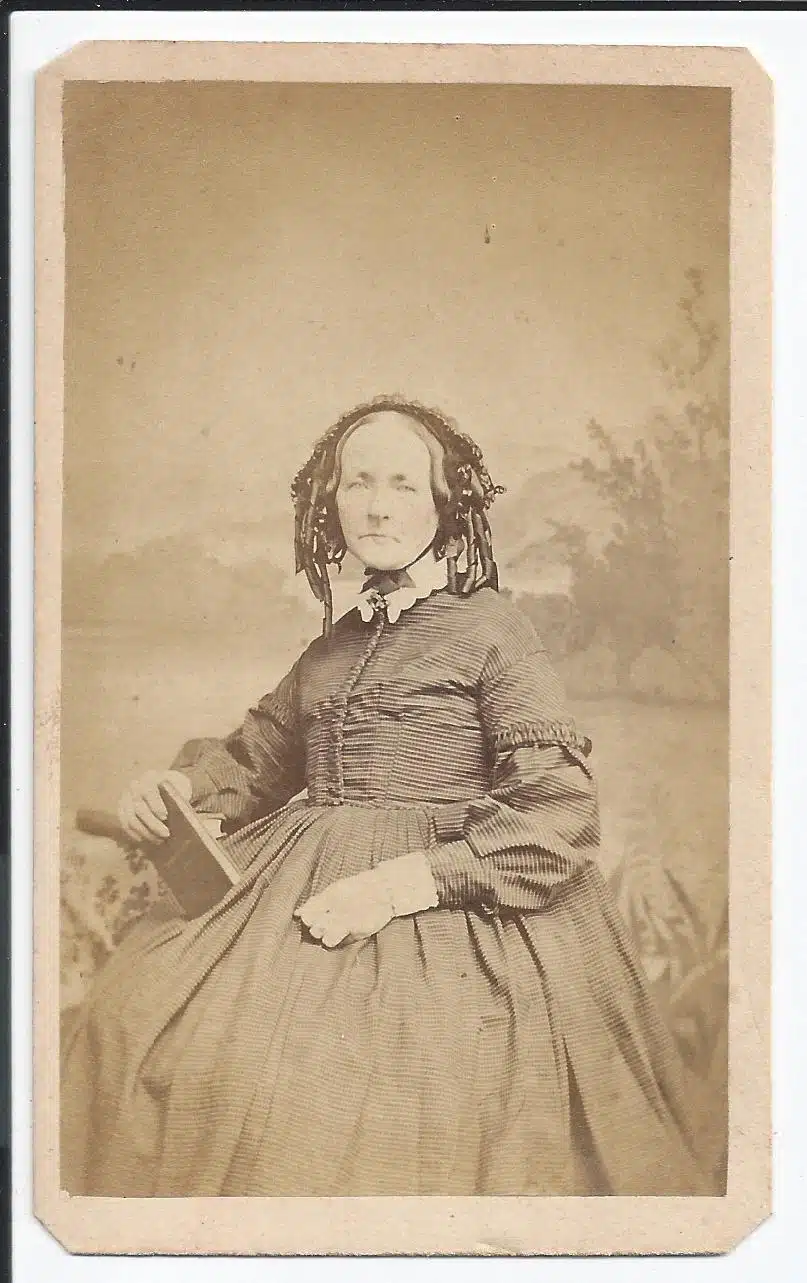 Branson Cdv Elderlywoman Photo51front