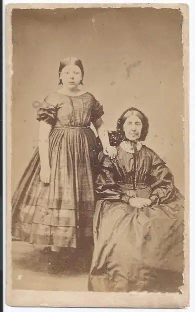 Gibsonnhayes Cdv Motherdaughter Photo144front