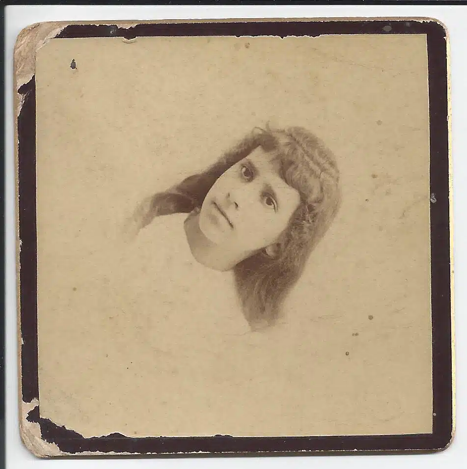 Taylor Cardphoto Youngwoman1892 Photo18front