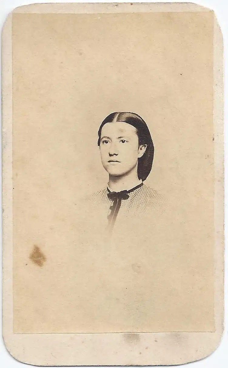 Mccutcheon Cdv Mrssmith Photo34front