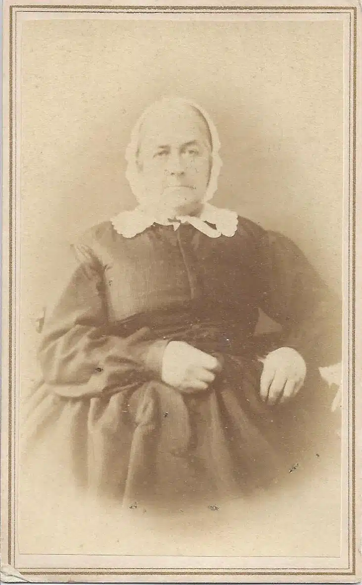 Beecher Cdv Elderlywoman Photo114front
