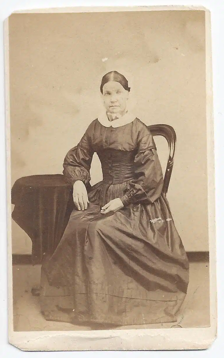 Garrett Cdv Maturewoman Photo140front